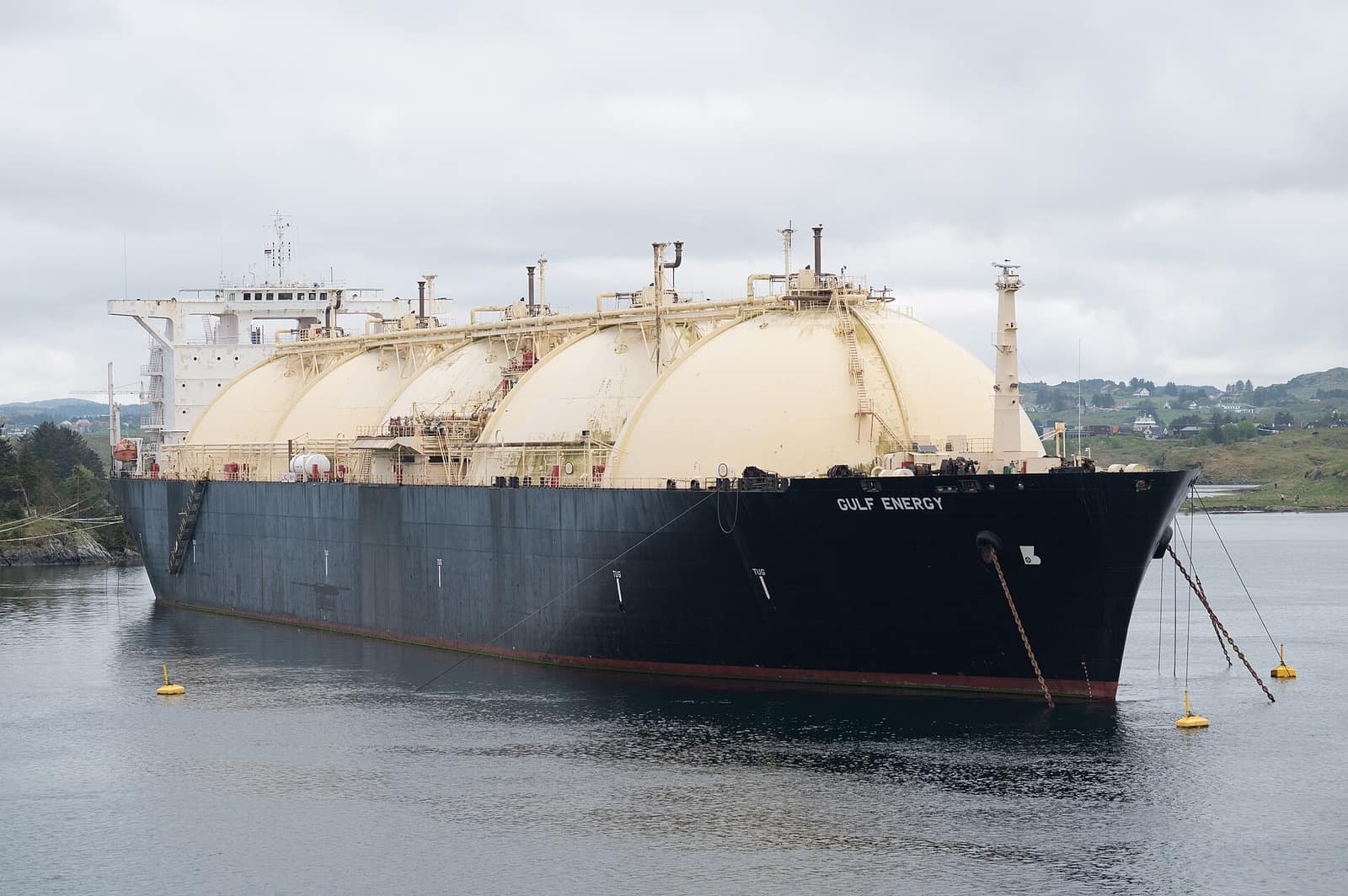 Energy transportation vessel for project development